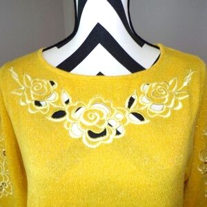 NWOT Bob Mackie Small 4/6 Golden Yellow Rose Top